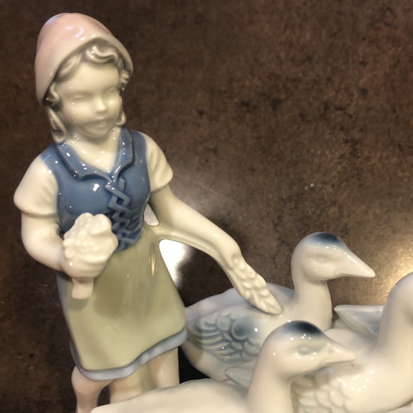 Vintage Large German Gerold Porcelain Blue and White Girl with Geese - Picture 4 of 5